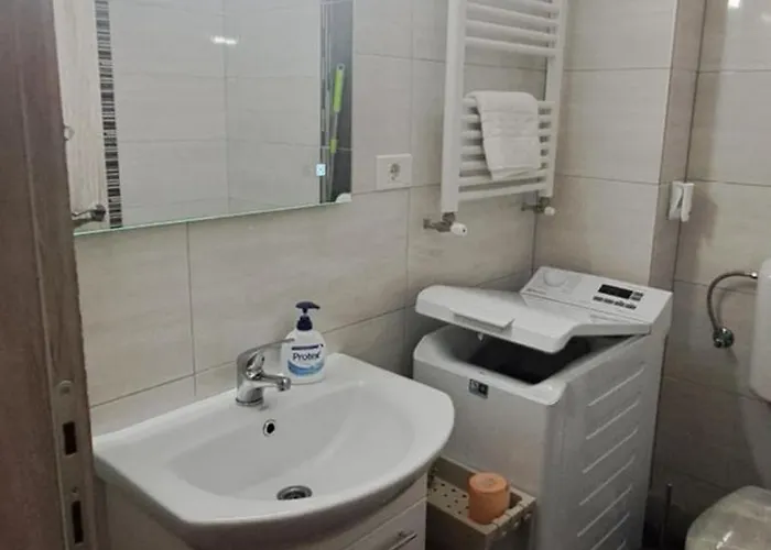 Brown - Elegant Bucureşti